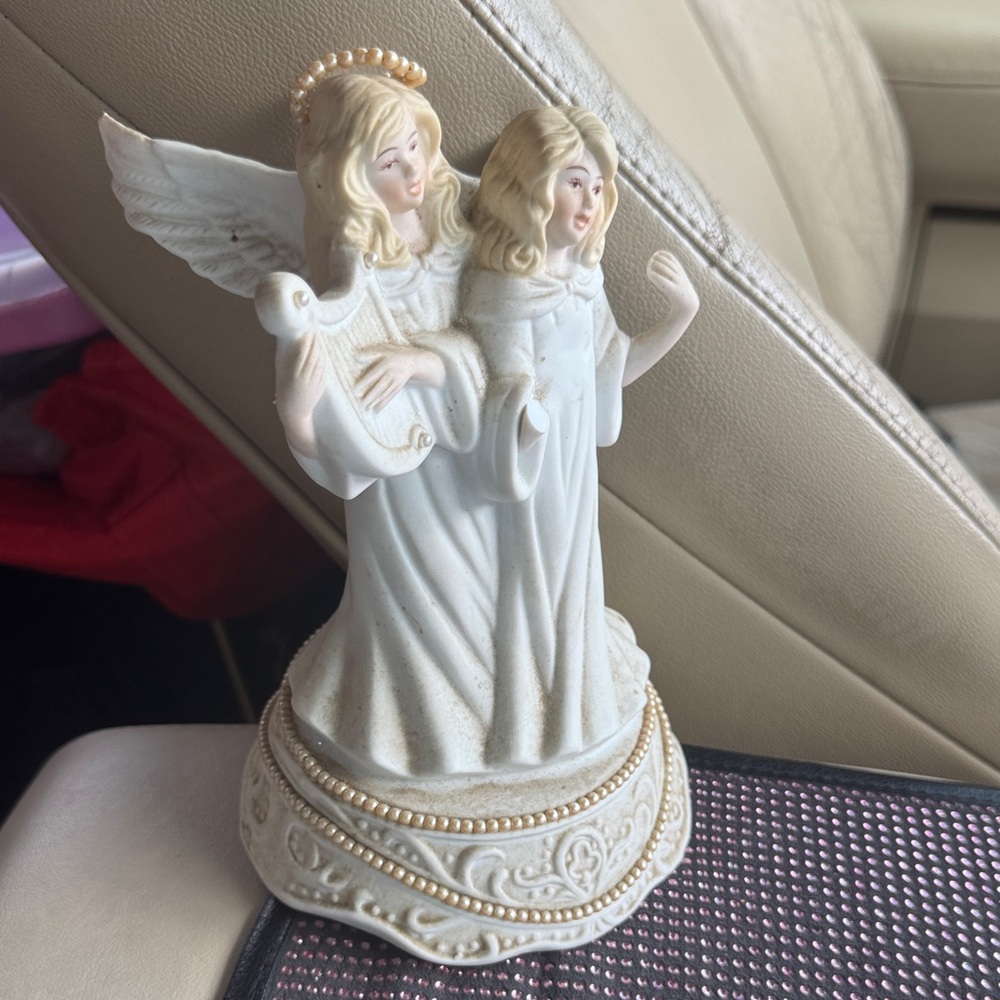 8” Vintage 1988 Angels Wind-Up Musical Figurine: Amazing Grace